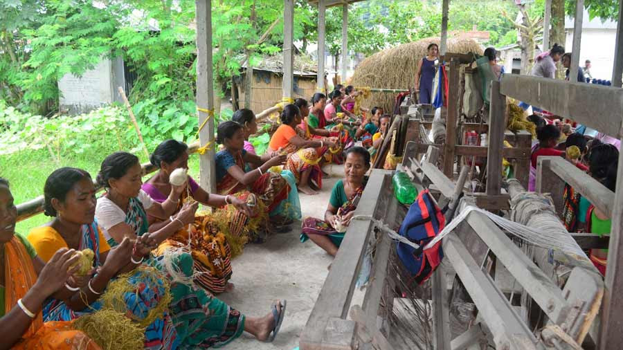 A Dokra workshop in Dinajpur