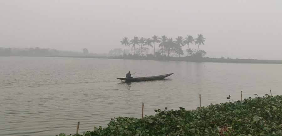 The Rajarhat Wetlands are far removed from the nearby bustle and stretch out like a series of snapshots of typically rural settings. Dinghies bob on water bodies. Paddy fields, wildflowers and vegetable farms stretch out on either side of the narrow path, and time seems to slow down while cycling here