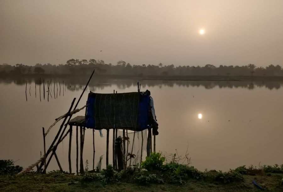 The route to Kharibari from Rajarhat Chowmatha is a beautiful traffic-free stretch — especially in the mornings — to pedal through. A detour to Koipul View Point is highly recommended for the view of a glorious sunrise, and the milk-rich tea from any local dhaba on the highway is a must-have