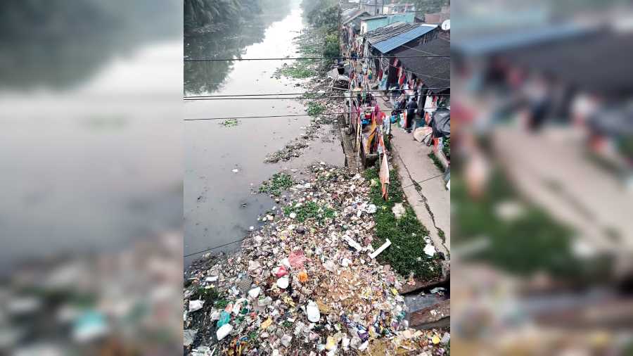 Garbage dumped in Kestopur Canal.
