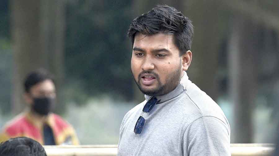 A man was found without a mask in front of the Victoria Memorial. “I was trying some sunglasses. So I removed my mask. I will wear it again,” he said.