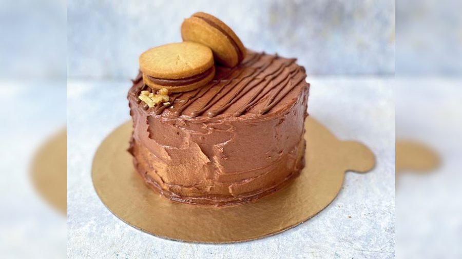 Nutella Cookie Cake at Sugarplum Cakery: Butter cookie base slathered with Nutella, topped with a vanilla butter Nutella cake, frosted with Nutella buttercream and topped with Nutella shortbread cookies. @Rs 1,300-plus per pound on order from the home bakery.