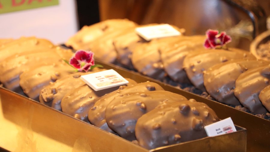 Nutella Chocolate Madeline at Seasonal Tastes, The Westin Kolkata Rajarhat: Little sugar sprinkled spongy hump-back Nutella-flavoured bites of heaven in a nut shape that can be an indulgence at any time of the day. @Rs 2,000-plus for a kg