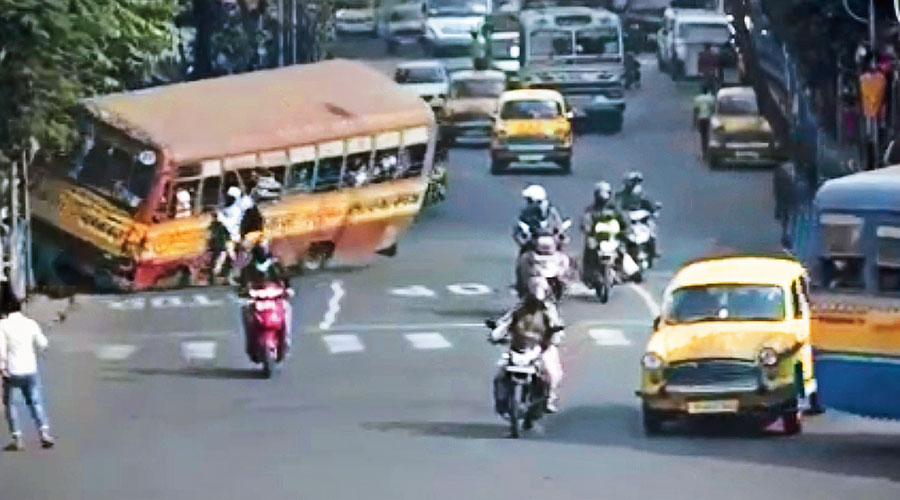 A still from a video showing the mini bus toppling over at the Dorina crossing on Sunday. The bus has 203 pending traffic cases