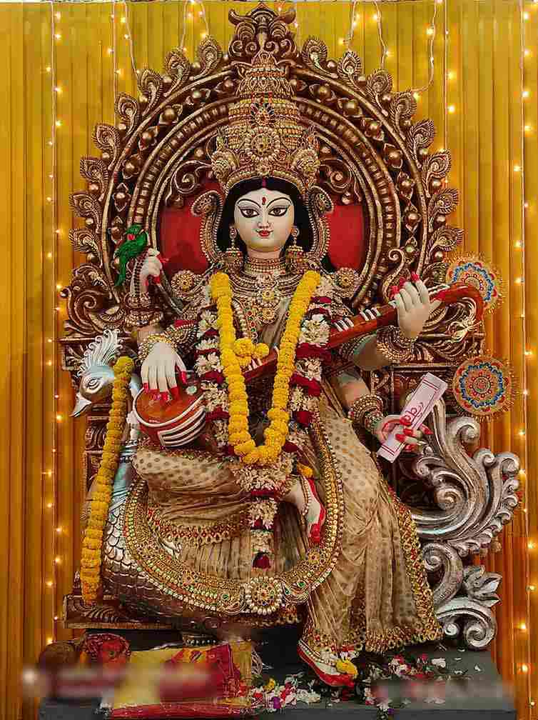 The idol of goddess Saraswati at National High School for Girls in south Kolkata looks resplendent in a South Indian avatar sculpted by Dipankar Paul of Kumartuli. “This year, the idol is seated on the ‘annapakshi’. The sound of the veena represents creativity, the parrot is associated with speech and the ‘japa mala’ represents the powerful sound of mantras. The combined power of all of these becomes the power of knowledge,” explained Rama Subramanian, the principal of NHS Sarat Bose Road branch. 