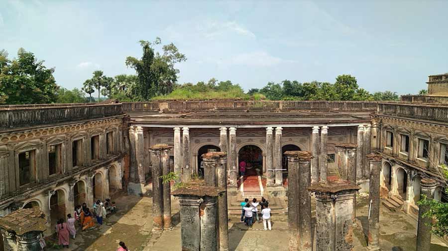 The courtyard of the Kalikapur Rajbari 