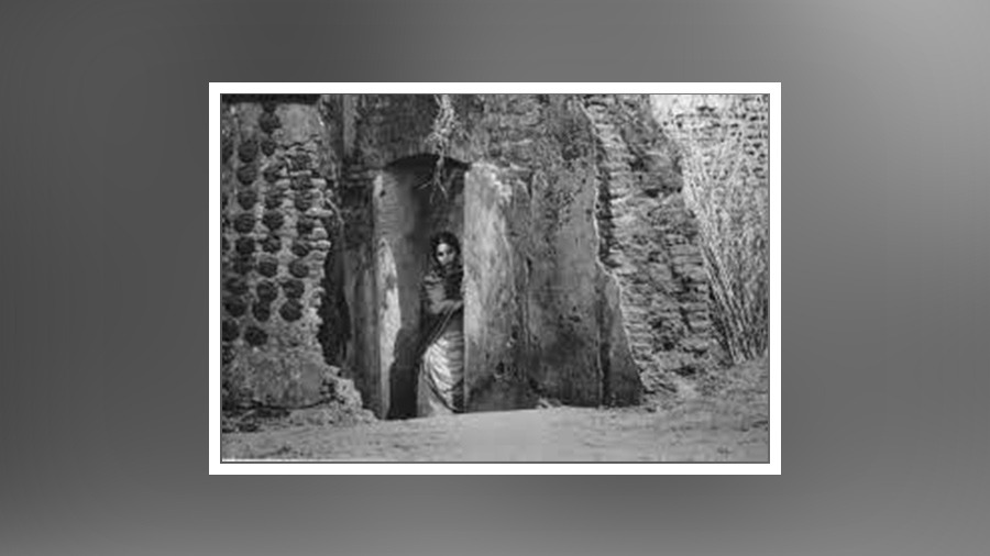 A scene from Mrinal Sen’s ‘Khandhar’, shot at the Kalikapur Rajbari