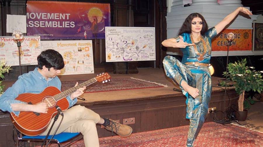 Sohini Roychowdhury with son Rishi Dasgupta at Cop26