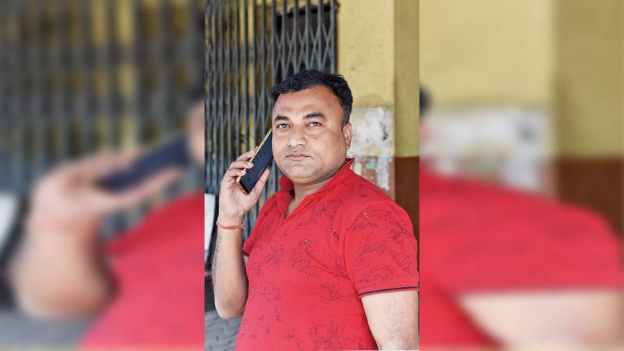 A man without a mask was talking on the phone in Esplanade. “I am talking on the phone, so I am not wearing a mask,” he said.