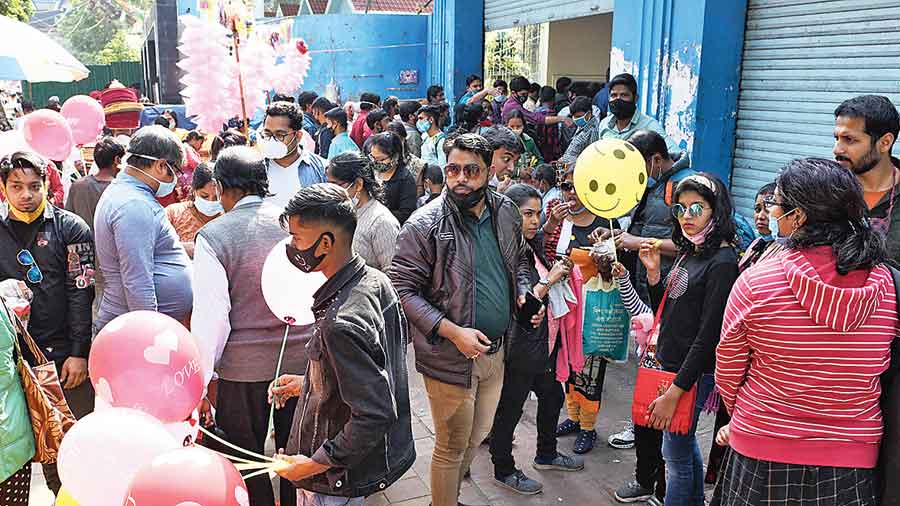 Visitors outside Alipore zoo on Sunday.