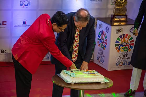 Nick Low (right), British Deputy High Commissioner to Kolkata, and Suborno Bose, chief mentor the International Institute of Hotel Management (IIHM) and chief executive officer of Indismart Global, cuts a cake to celebrate birthdays of participants and mentors during the week that had gone by. 