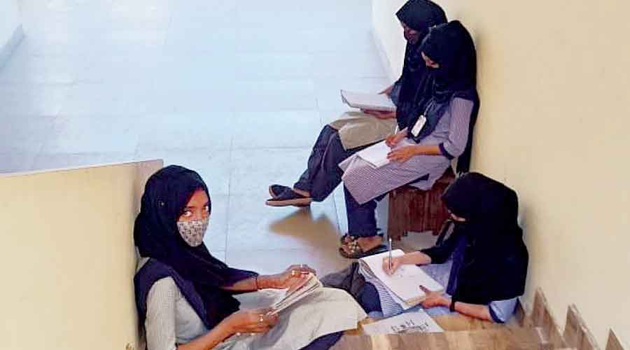 Room, no classes, for girls in hijab
