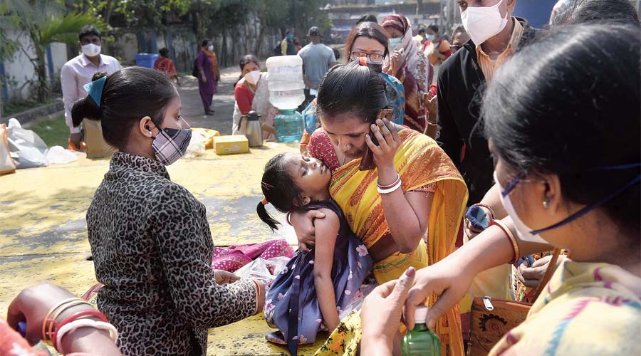Mallika Ari threw up and almost fainted after being exposed to the sun for about 40 minutes at the open-air school in Bagbazar. Her mother carried her to a shade on the sidelines