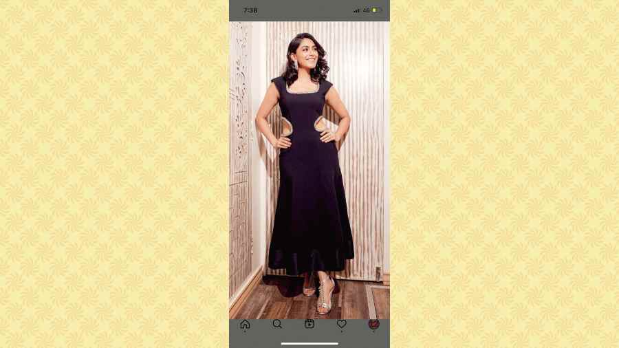 The trend can be made to look classy and elegant too just like how Mrunal Thakur looked in this black cut-out dress with silver panelling near the cut-out and neckline.