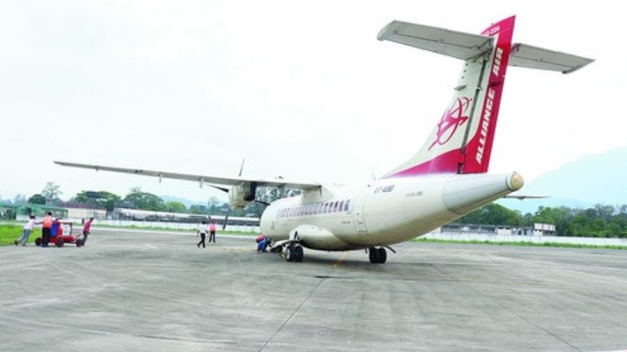 Flights  Alliance Air Mumbai-Bhuj flight flies without engine
