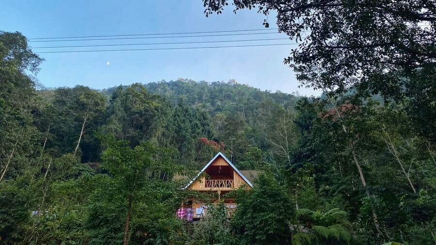 The little village of Kharka is nestled amidst mountain greenery and remains untouched by commercial tourism