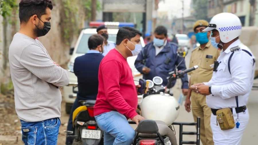 A traffic policeman in Kolkata counsels a motorcyclist without a helmet. Kolkata Traffic Police uploaded this photograph on Facebook on Thursday