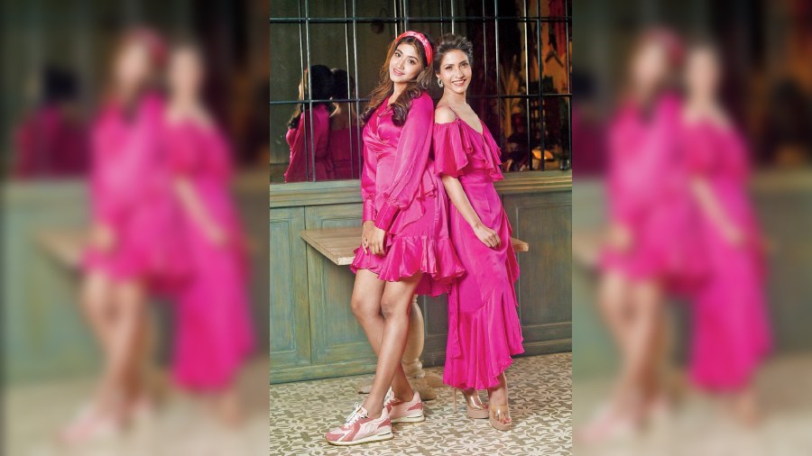 Richa and Aashna sported vibrant looks in wrap dresses from Your Silq. On Aashna, a short silk wrap dress with frilled hemline. Her hair is worn open with a matching band and shades of pink complete her make-up. On Richa, a long silk wrap dress with ruffle detailing on the neckline and sleeves. The neat bun hairstyle with shades of pink on the face complete the glam look. The ensembles are perfect for a cocktail date night with a loved one!