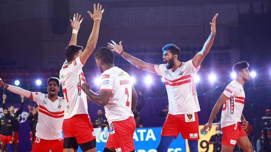 Rahul Ramesh K serves big to make it two wins in a row for the Kolkata Thunderbolts