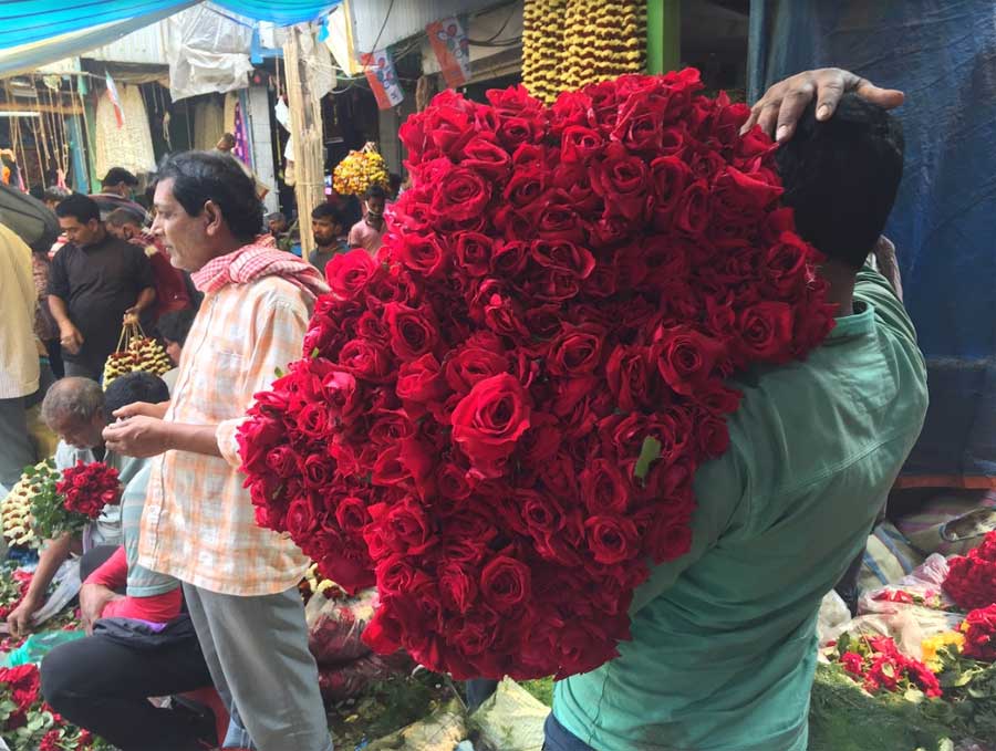 REDS PLAY CUPID: A florist carries red rose bouquets on Friday, February 11, in a flower market in Kolkata ahead of Valentine’s Day on February 14. The Valentine week began on February 7 with Rose Day. The other days of the romance week are Propose Day, Chocolate Day, Teddy Day, Promise Day, Hug Day, Kiss Day- leading up to Valentine’s Day on February 14