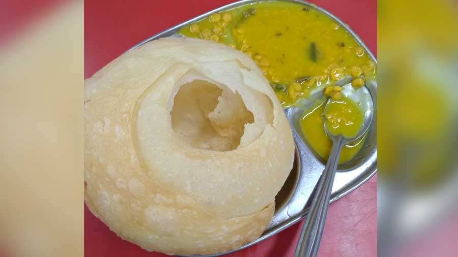 Priced at Rs 60 rupees each, the paratha at Kalighat’s Priyanka is served with a mishti chholar dal 