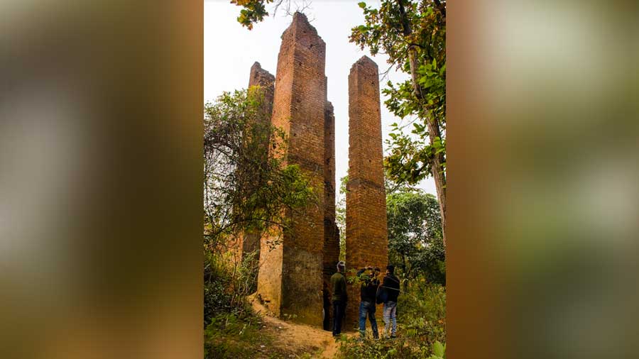 Bhalki Machan is a popular day-trip destination for Kolkatans, as well as for picnickers from nearby towns 