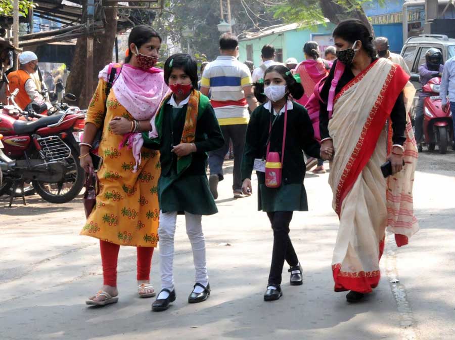 Guardians bring their wards to Saraswati Balika Vidyalaya and Shilpa Shiksha Sadan in north Kolkata on Wednesday. Students of primary and upper primary returned to classrooms on Wednesday after almost a two-year-old gap