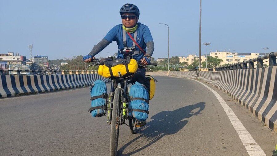 Cyclist pedals a record 1500km from Aizawl to Kolkata to motivate Mizo youth 