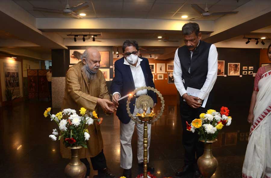 Artist Shuvaprasanna Bhattacharya (from left), former Bengal chief secretary Alapan Bandyopadhyay and former Kolkata police commissioner Surajit Kar Purkayastha inaugurate an exhibition titled ‘Art of Bengal: History, Tradition and Transition to Modernism’ at Salt Lake on Thursday 