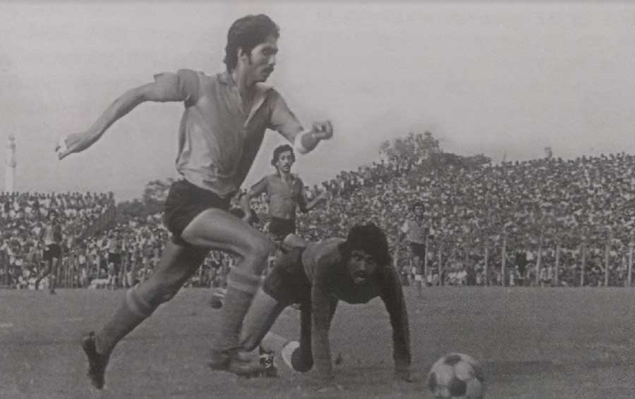 Former India midfielder and legendary East Bengal player Surajit Sengupta passed away on Thursday in Kolkata. This old photograph of the iconic player in action was posted on Twitter 