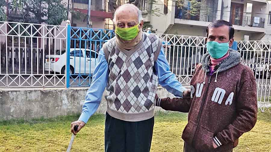 Dilip Kumar Raychaudhuri, 90, enters DA community centre.