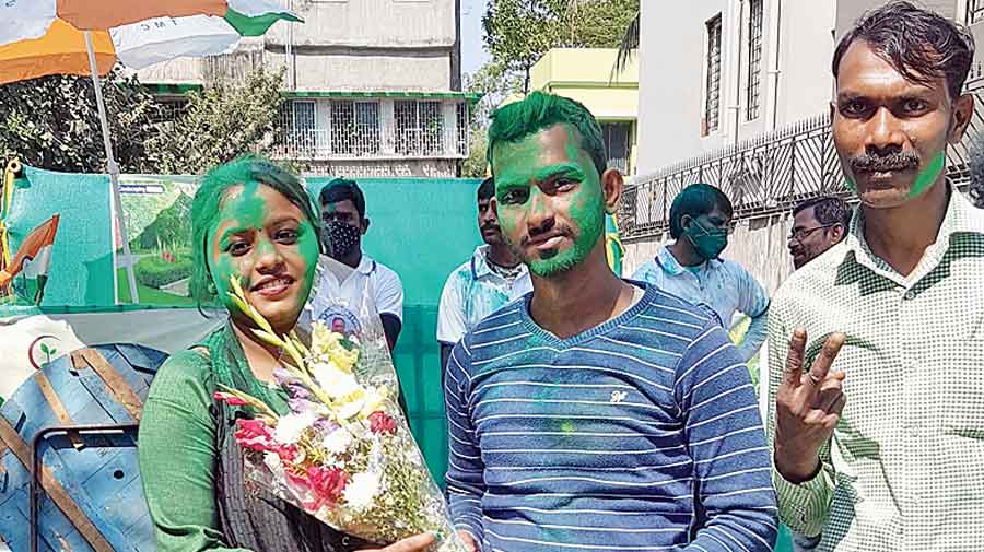 Independent candidate Mamoni Sikdar poses with a bouquet that fiance Basudeb Mondal had originally got for his new councillor