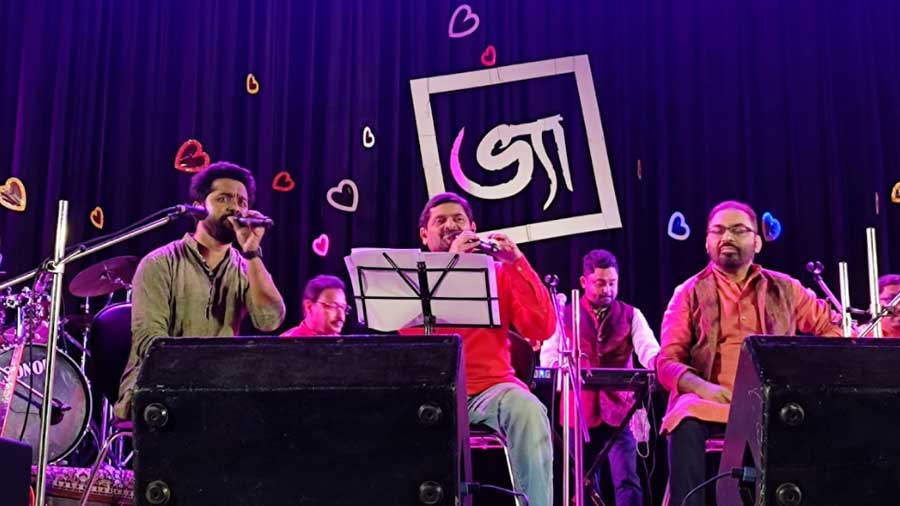 Nilanjan (left), Upal, Shibu and Anindya presented new compositions like 'Tomay Pachhi Koi'  at ICCR