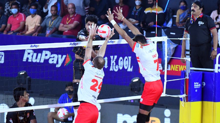 Blocking at the net continues to be a problem for the Kolkata Thunderbolts