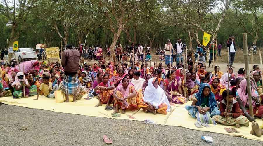 Villagers protest against the proposed coal mine in Dewanganj village on Sunday.