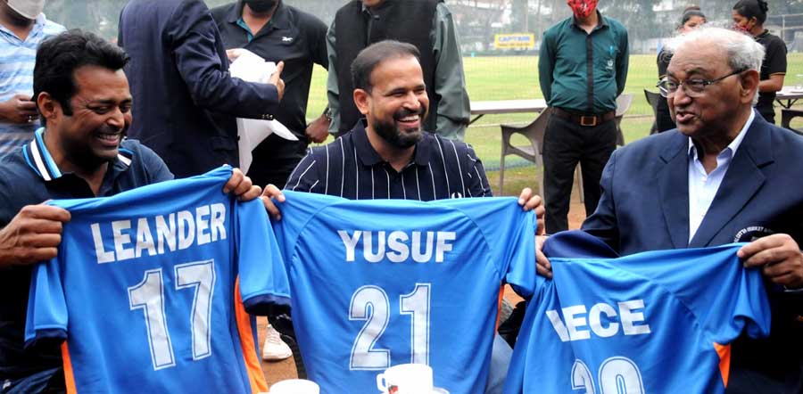 (From left) Leander Paes, Yusuf Pathan and Dr Vece Paes hold their jerseys before a cricket match at the Calcutta Cricket and Football Club on Sunday. The match was part of the Dr Vece Paes Cricket Cup, which celebrates the Olympian doctor's life