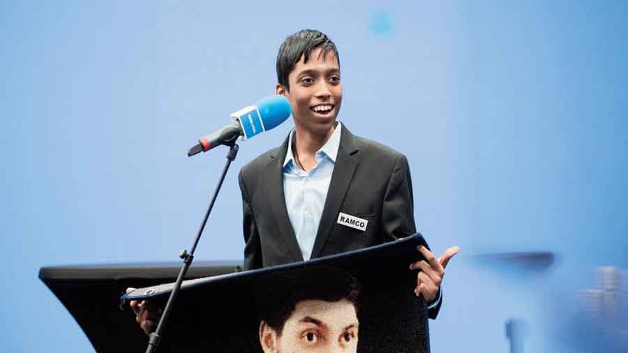 Rameshbabu Praggnanandhaa with Viswanathan Anand. Rameshbabu