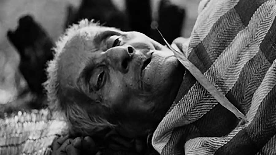 Indir Thakrun’s death scene in ‘Pather Panchali’