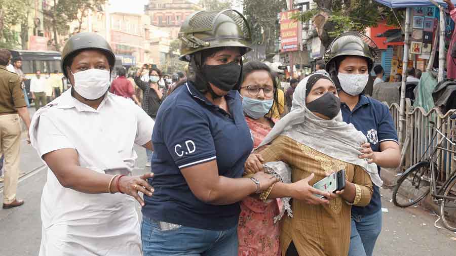 Protesters who joined the rally organised by Aliah University students being arrested.