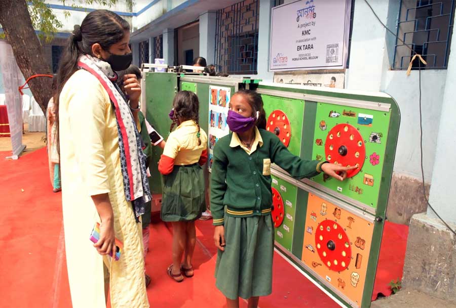 A student plays an interactive-learning game at a mobile learning unit in Kolkata on Tuesday. "Anando Gari", an initiative by the Kolkata Municipal Corporation, aims to reduce the learning gap in children because of the pandemic. The unit currently caters to students from four KMC-run primary schools