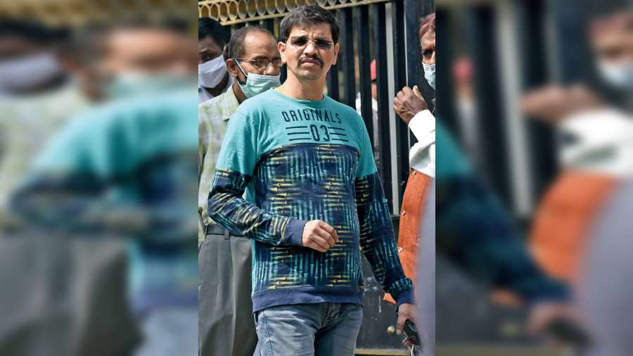 A man walking without a mask outside Calcutta Medical College and Hospital said: “I went to the hospital to see a relative. I had kept my mask on. Now that I am out, I have removed it for a while.” 