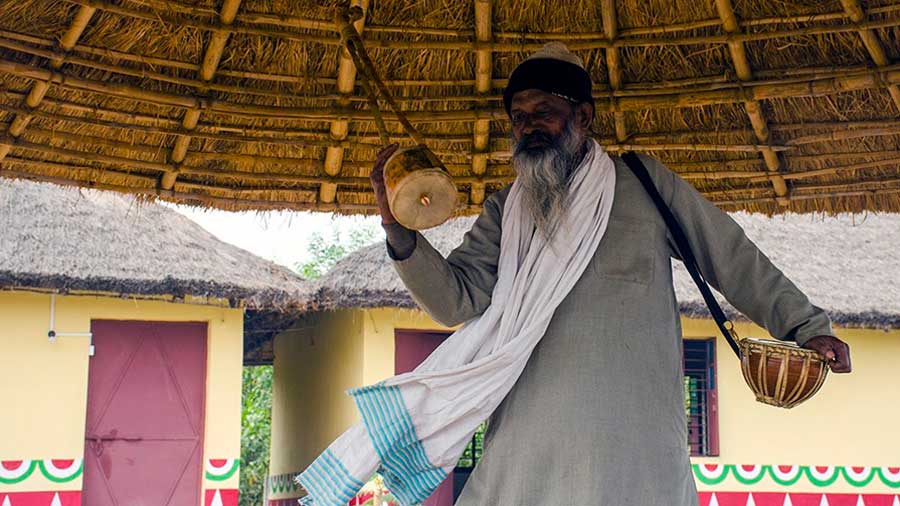 The Baul ashram hosts annual folk arts and crafts festivals