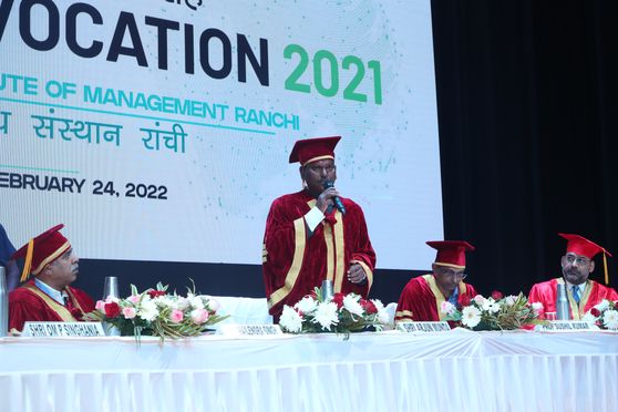 Union minister Arjun Munda addresses the convocation ceremony.