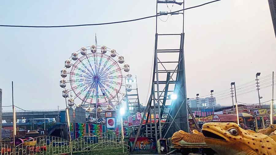 A Ferris Wheel at the New Town fair. 