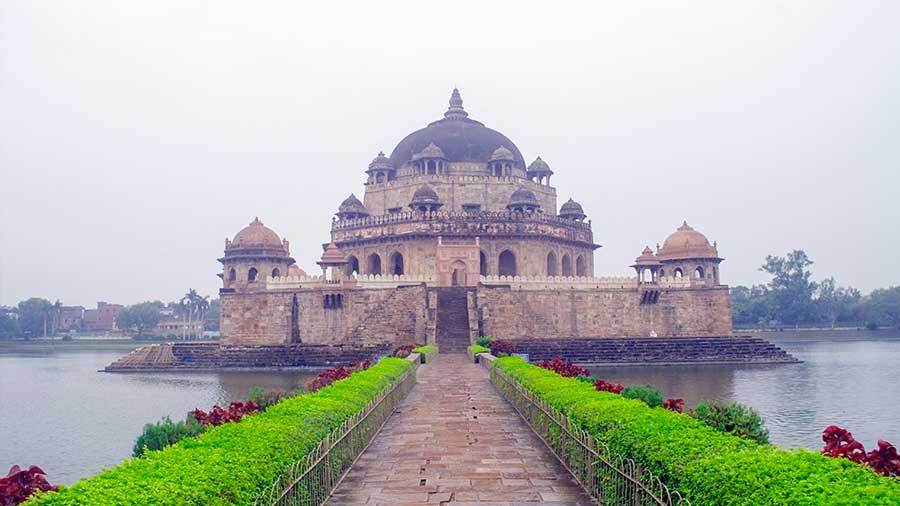 Sher Shah Suri, first emperor of Suri dynasty, had a short but prolific reign that included milestones like introducing the silver ‘rupiya’. He was buried in his hometown of Sasaram after his death and the Suri dynasty’s magnificent tombs still stand in this town in Bihar.  