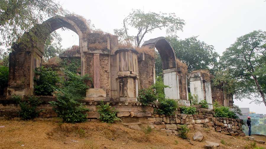 Tomb of Islam Shah Suri. The third tomb of the Suri family in Sasaram, this belongs to Sher Shah’s son Islam Shah Suri, also known as Jalal Khan. It was supposed to be greater and grander than his father’s but was never completed. Today, the unfinished ruins lie in the middle of a pond not far from the other two tombs. 