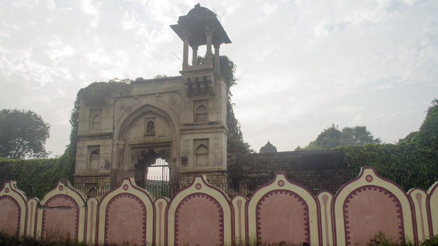 Tomb of Alawal Khan. Being blinded or having their hands cut off may have been a common fate for many architects of medieval buildings. Sher Shah Suri, however, rewarded his chief architect by building him a tomb, the ruins of which stand on the southern side of Sasaram. Entry to the tomb is restricted, but it can be seen from outside.