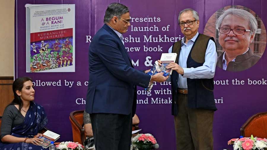 Dr Sandip Chatterjee (L) launches Rudrangshu Mukherjee’s book, A Begum & A Rani, at The Bengal Club 