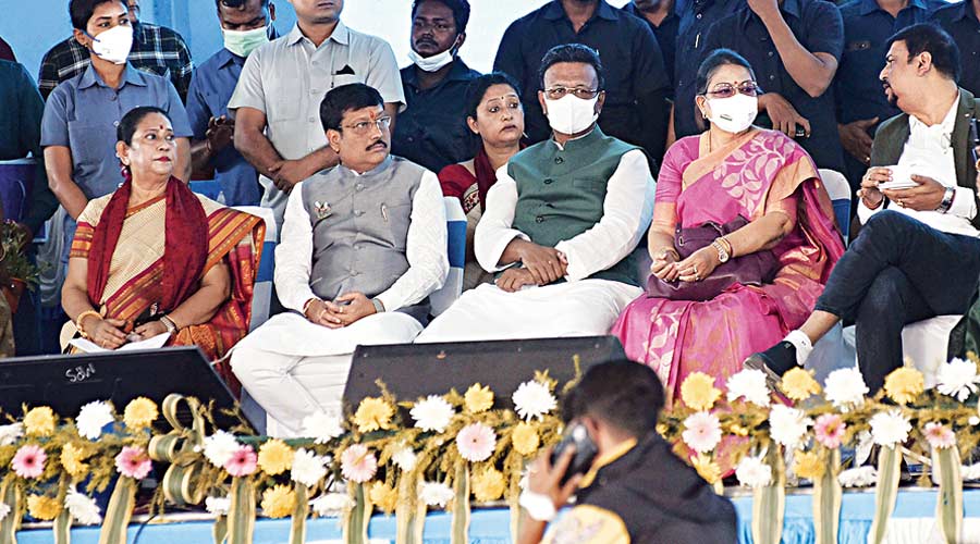 Councillors of Bidhannagar Municipal Corporation at the oath-taking ceremony in the presence of Kolkata mayor Firhad Hakim and fire and emergency services minister Sujit Bose on Friday. 