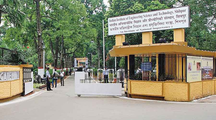 Officials of the Shibpur institute recently met students following a demand that end-semester exams be held online, too.